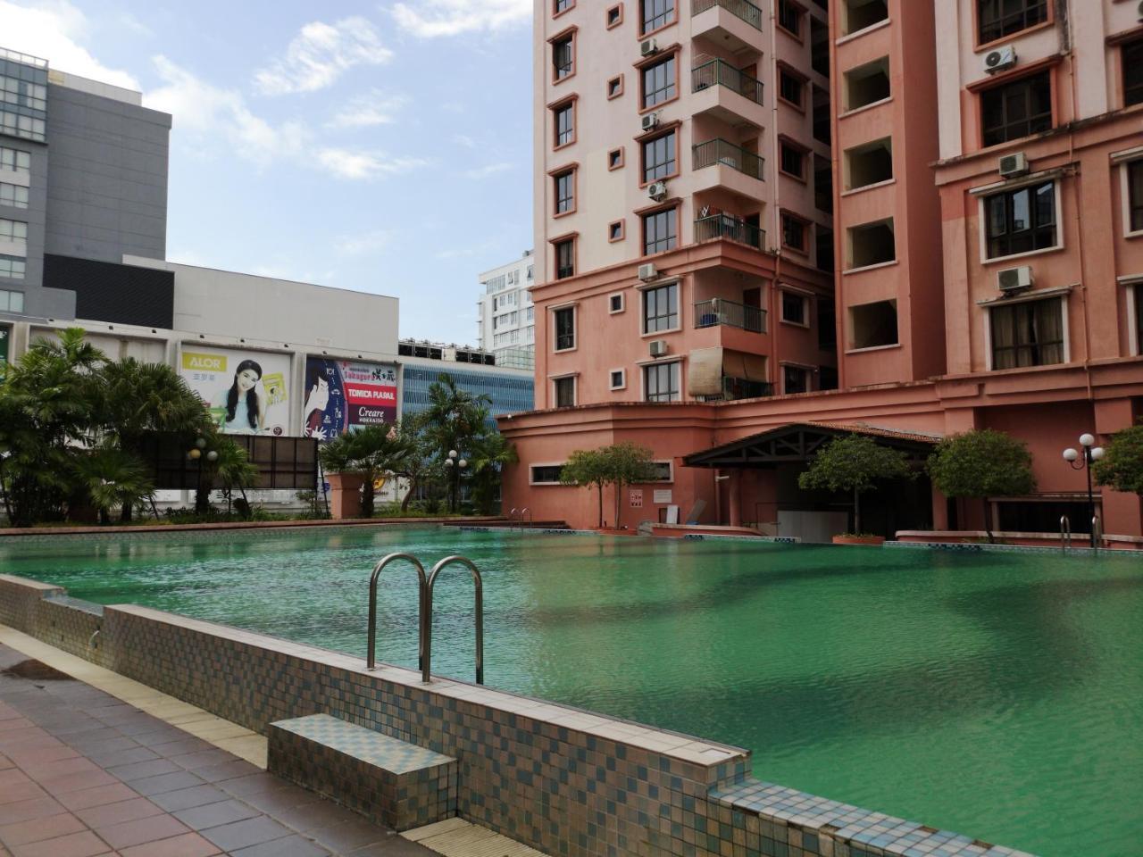 Marina Court Luxury Penthouse Aparthotel Kota Kinabalu Luaran gambar