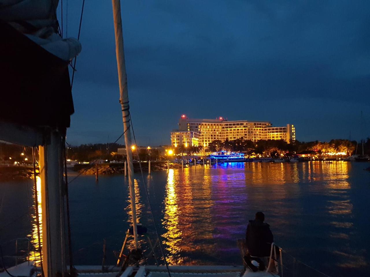 Marina Court Luxury Penthouse Aparthotel Kota Kinabalu Luaran gambar