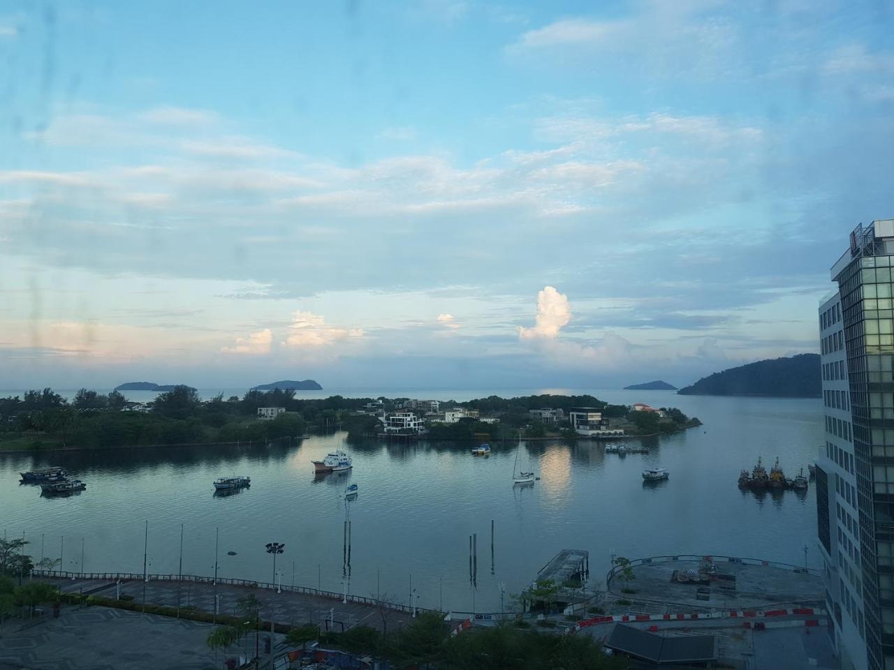 Marina Court Luxury Penthouse Aparthotel Kota Kinabalu Luaran gambar