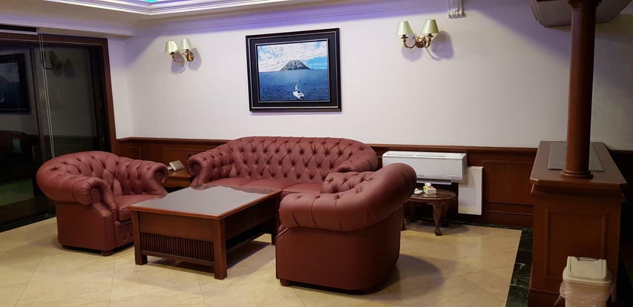 Marina Court Luxury Penthouse Aparthotel Kota Kinabalu Luaran gambar